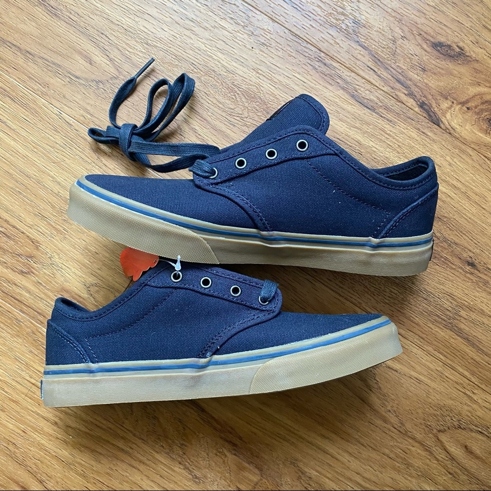 FINAL PRICE ——-  NWT Boys Vans (Youth 5)